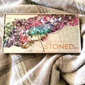 Urban Decay Stoned Vibes Eyeshadow Palette